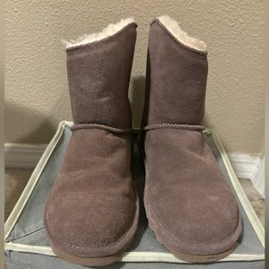 Light brown bear paws